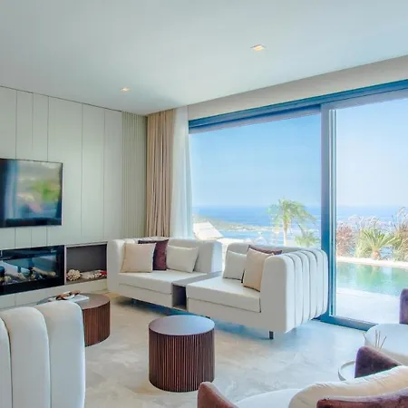 Luxe Villa *